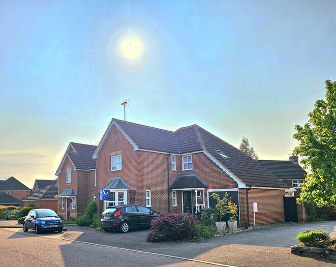 4 Bedroom Detached House To Rent In Walton Drive, Horsham, RH13