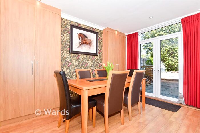 3 Bedroom Semi Detached House For Sale In Tonbridge Road, Maidstone, Kent, ME16