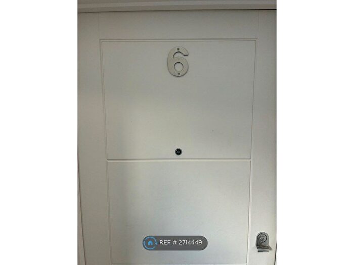 2 Bedroom Flat To Rent In Colebrook House, Tunbridge Wells, TN4