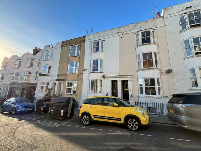 1 Bedroom Flat To Rent In Farm Road, Hove, BN3
