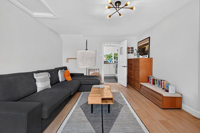 2 Bedroom Flat For Sale In Camden Road, Camden, NW1