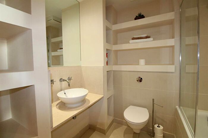 2 Bedroom Flat To Rent In Discovery Dock West, E14