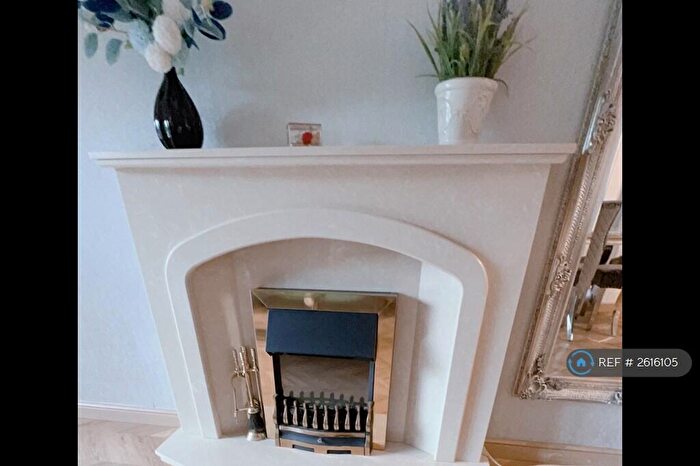 3 Bedroom Flat To Rent In Monkton Court, Bournemouth, BH4