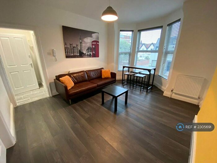 4 Bedroom Semi-Detached House To Rent In Wilford Lane, West Bridgford, Nottingham, NG2