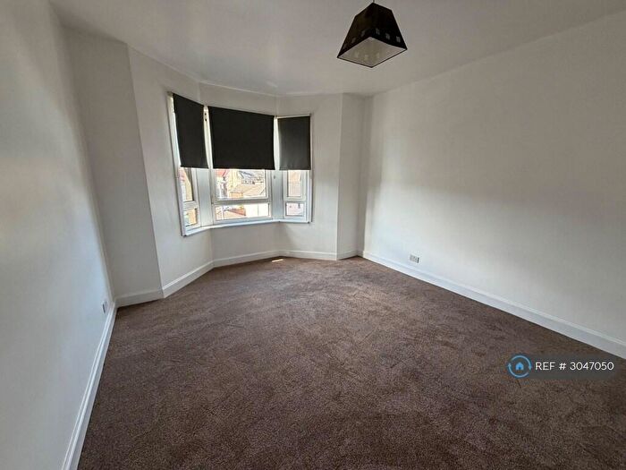 1 Bedroom Flat To Rent In Maxwellton Street, Paisley, PA1