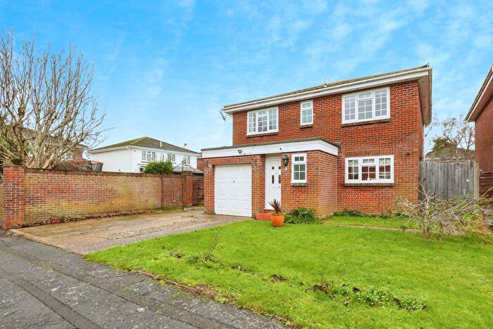 4 Bedroom Detached House For Sale In Sandringham Close, Muscliff, Bournemouth, Dorset, BH9