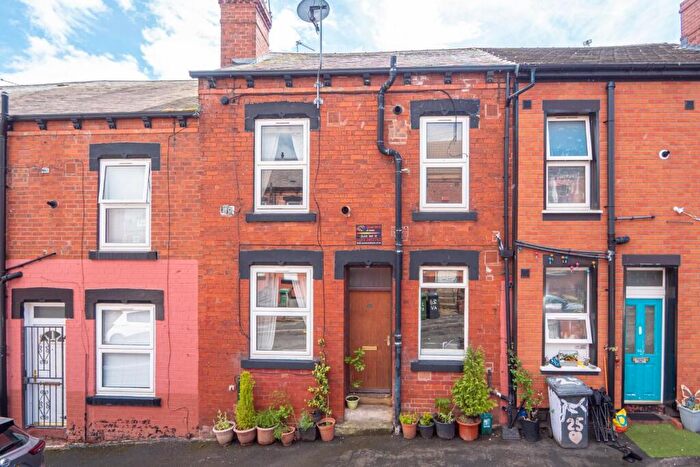 1 Bedroom Terraced House For Sale In Aviary View, Armley, LS12