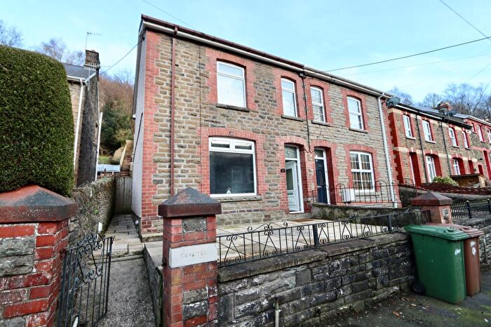 3 Bedroom Semi-Detached House For Sale In Commercial Street, Ynysddu, NP11