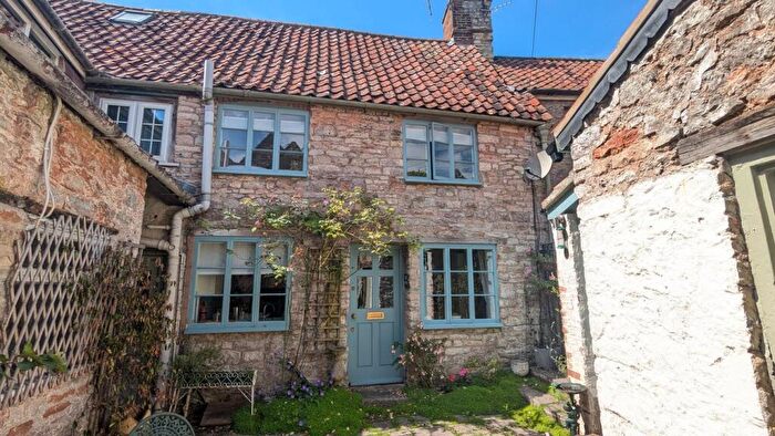 2 Bedroom Cottage For Sale In St Thomas Street, Wells, BA5