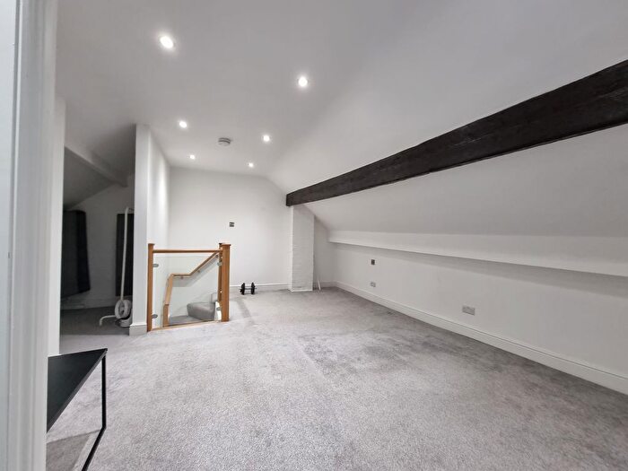 2 Bedroom Flat To Rent In Chesterfield Road, Sheffield, S8