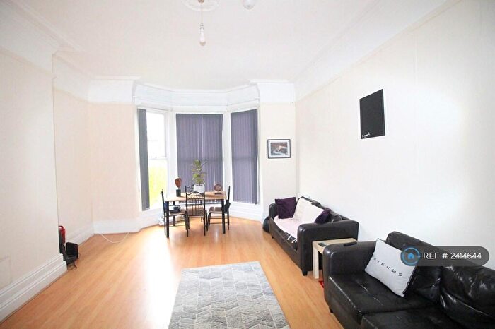 2 Bedroom Flat To Rent In Kelso Road, Leeds, LS2