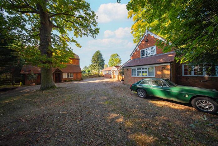 5 Bedroom Detached House To Rent In Farnham Lane, Farnham Royal, Slough, SL2