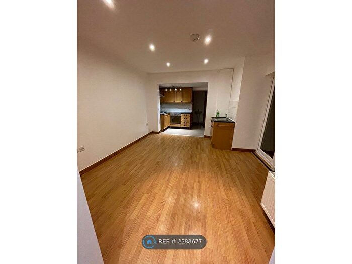 2 Bedroom Flat To Rent In A, London, SW17