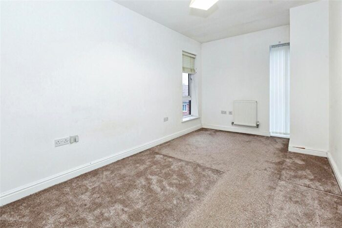 2 Bedroom Flat For Sale In Chadwick Road, Slough, Berkshire, SL3