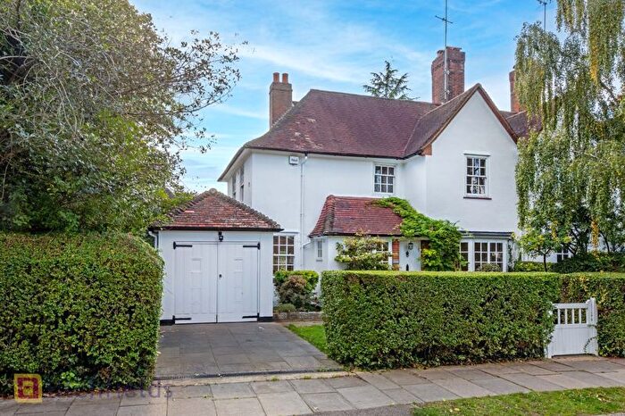 3 Bedroom Semi-Detached House For Sale In Bigwood Road, Hampstead Garden Suburb, NW11