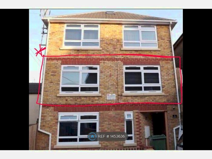 2 Bedroom Flat To Rent In William Street, Sittingbourne, ME10