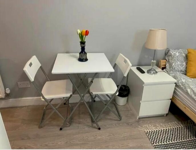 Studio To Rent In Alberon Gardens, London, NW11