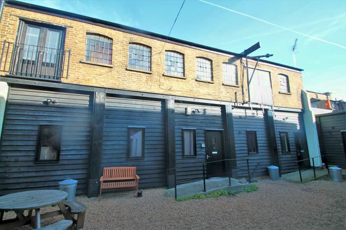 2 Bedroom Flat To Rent In Manor Road, Gravesend, Kent, DA12