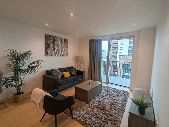 1 Bedroom Flat To Rent In Bathgate Place, London, W13