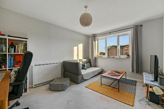 1 Bedroom Flat To Rent In Mullards Close, Mitcham, CR4