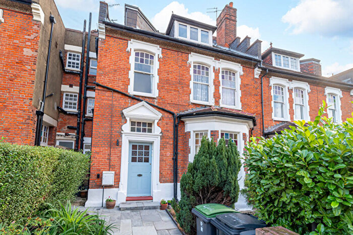 2 Bedroom Apartment For Sale In Clifton Road, Crouch End, N8