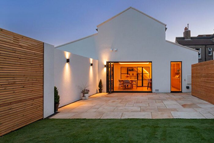 4 Bedroom Detached House For Sale In The Farriers, Hythe Road, Brighton, BN1