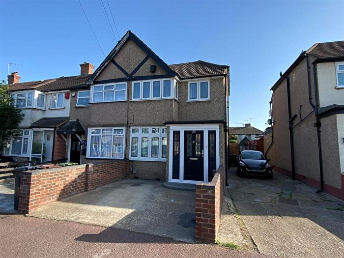 3 Bedroom End Of Terrace House For Sale In Beam Avenue, Dagenham, RM10