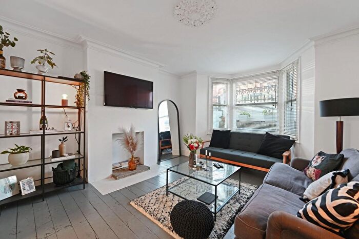 1 Bedroom Flat To Rent In Sulgrave Road, London, W6