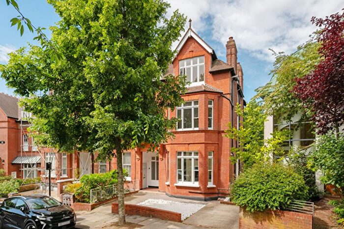 2 Bedroom Flat For Sale In Chesterford Gardens, London, NW3