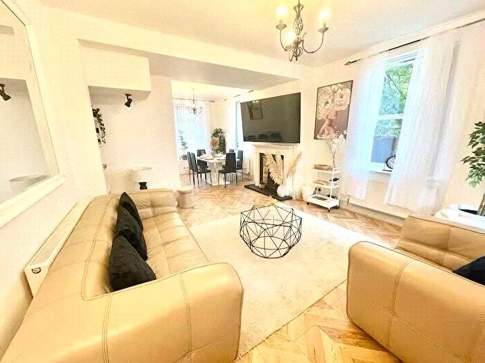 4 Bedroom End Of Terrace House To Rent In Daisy Road, Edgbaston, Birmingham, B16