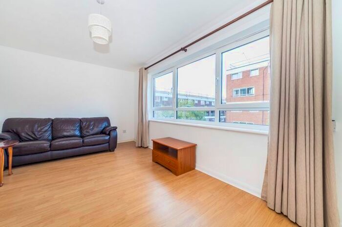 2 Bedroom Flat To Rent In Clarence Lane, London, SW15