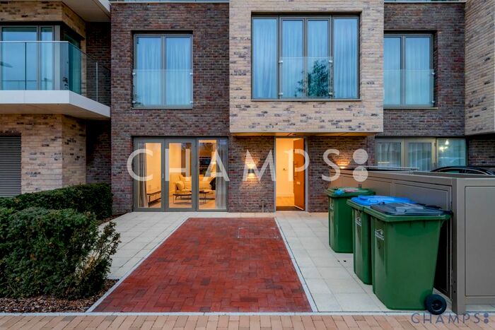 3 Bedroom Town House To Rent In Whittle Road, London, SE3