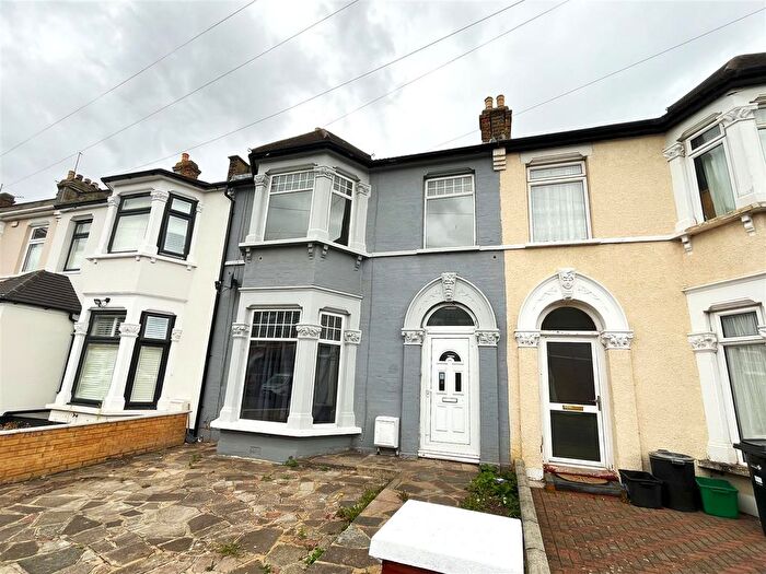 5 Bedroom Terraced House To Rent In Blythswood Road, Ilford, IG3