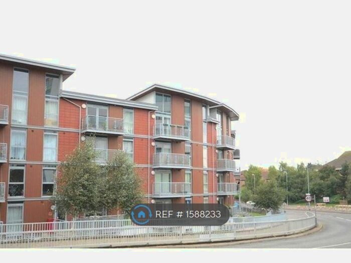 2 Bedroom Flat To Rent In Kelvin Gate, Bracknell, RG12