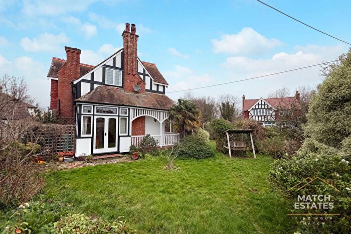 3 Bedroom Detached House For Sale In The Oval, Dymchurch, Kent, TN29