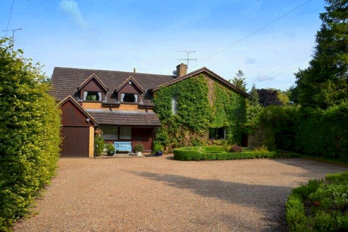 4 Bedroom Detached House For Sale In Rowbarns Way, East Horsley, KT24
