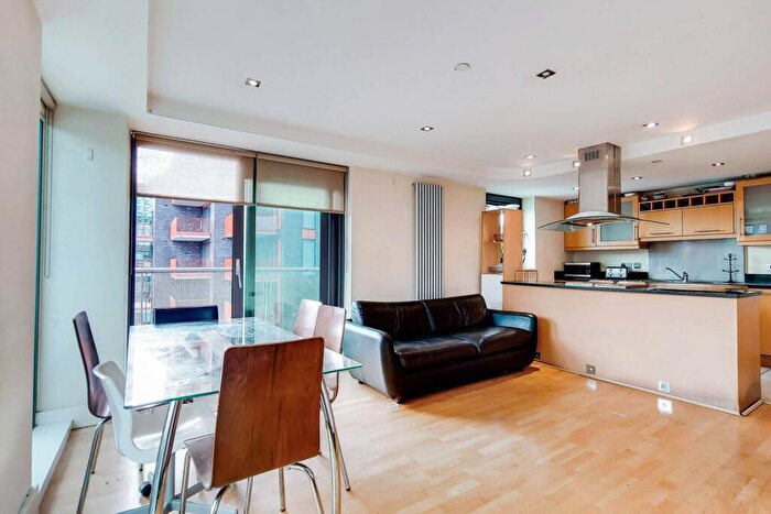 2 Bedroom Flat For Sale In Millharbour, Canary Wharf, London, E14