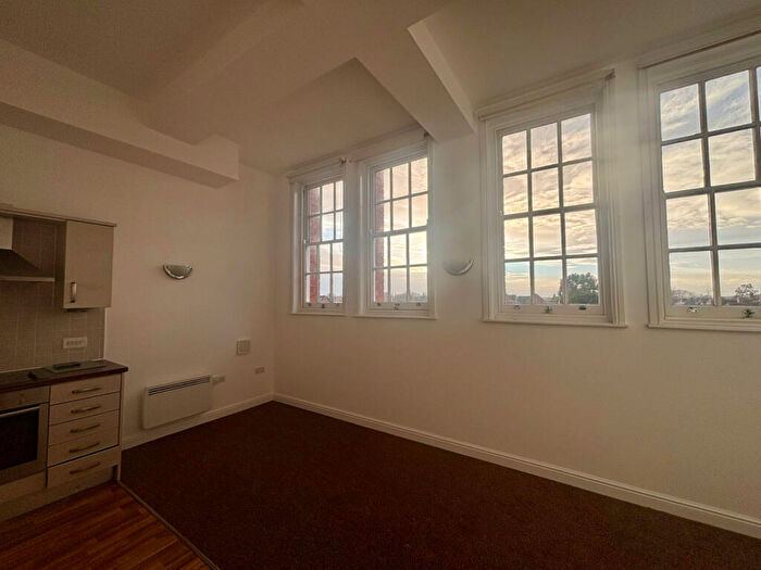 2 Bedroom Flat To Rent In College Gate, Salisbury Close, CW2