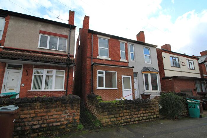 3 Bedroom Terraced House To Rent In Broomhill Road, Nottingham, NG6