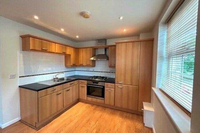 1 Bedroom Flat To Rent In Chaloner Grove, Wakefield, WF1