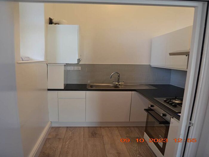 2 Bedroom Flat To Rent In The Parade, CF24