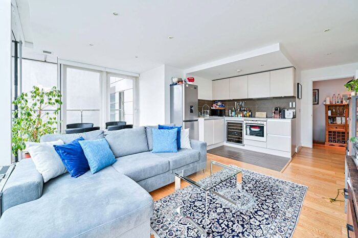 1 Bedroom Flat For Sale In Empire Square, London Bridge, London, SE1