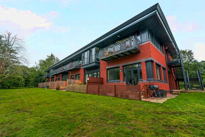 1 Bedroom Flat To Rent In Weybrook House, Weyside Park, Godalming, GU7