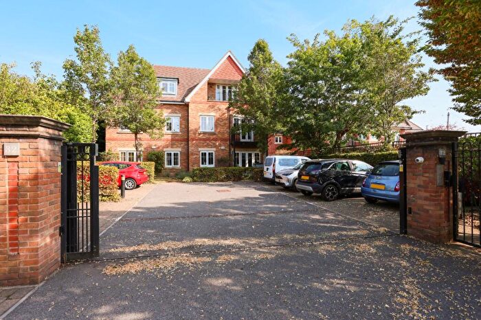 2 Bedroom Apartment For Sale In Between Streets, Cobham, Surrey, KT11
