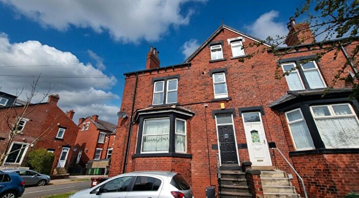 3 Bedroom Flat To Rent In Nunroyd Road, Leeds, West Yorkshire, LS17