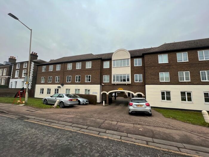 2 Bedroom Flat To Rent In Station Road, Broxbourne, EN10