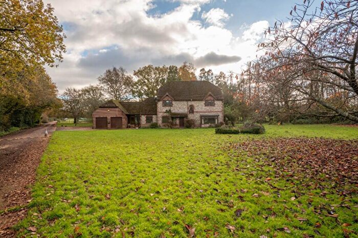 4 Bedroom Detached House For Sale In Lot - Furzeley Road, Waterlooville, Hampshire, PO7