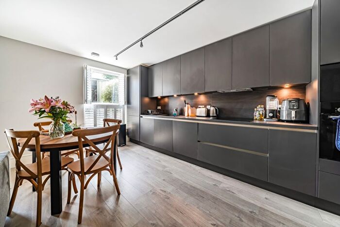 2 Bedroom Flat To Rent In Plassy Road, London, SE6