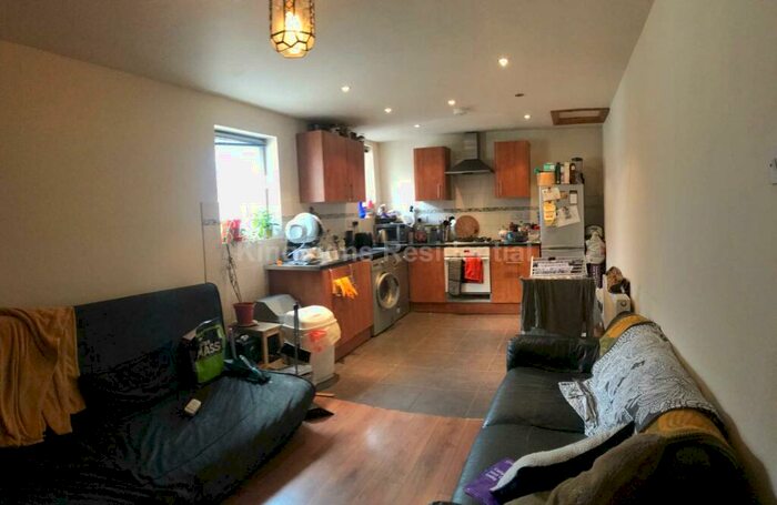 4 Bedroom Apartment To Rent In Albany Road, Roath, CF24