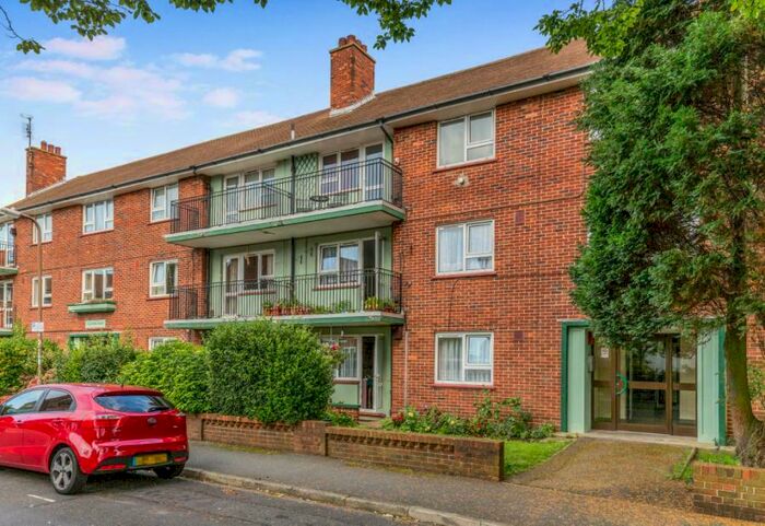 2 Bedroom Flat To Rent In Stone Street, Southsea, PO5